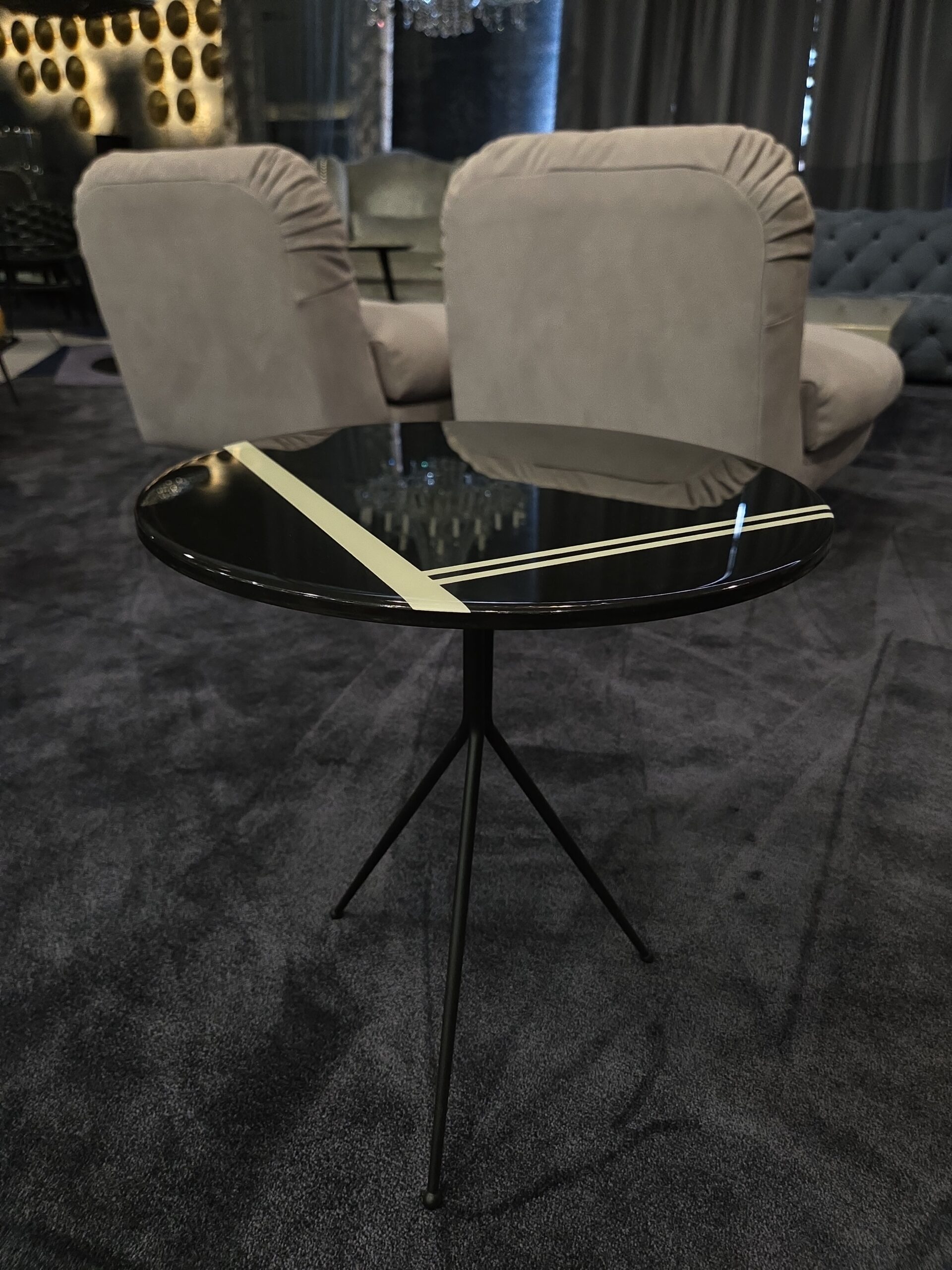 Liquid coffee, konferenčný stolík