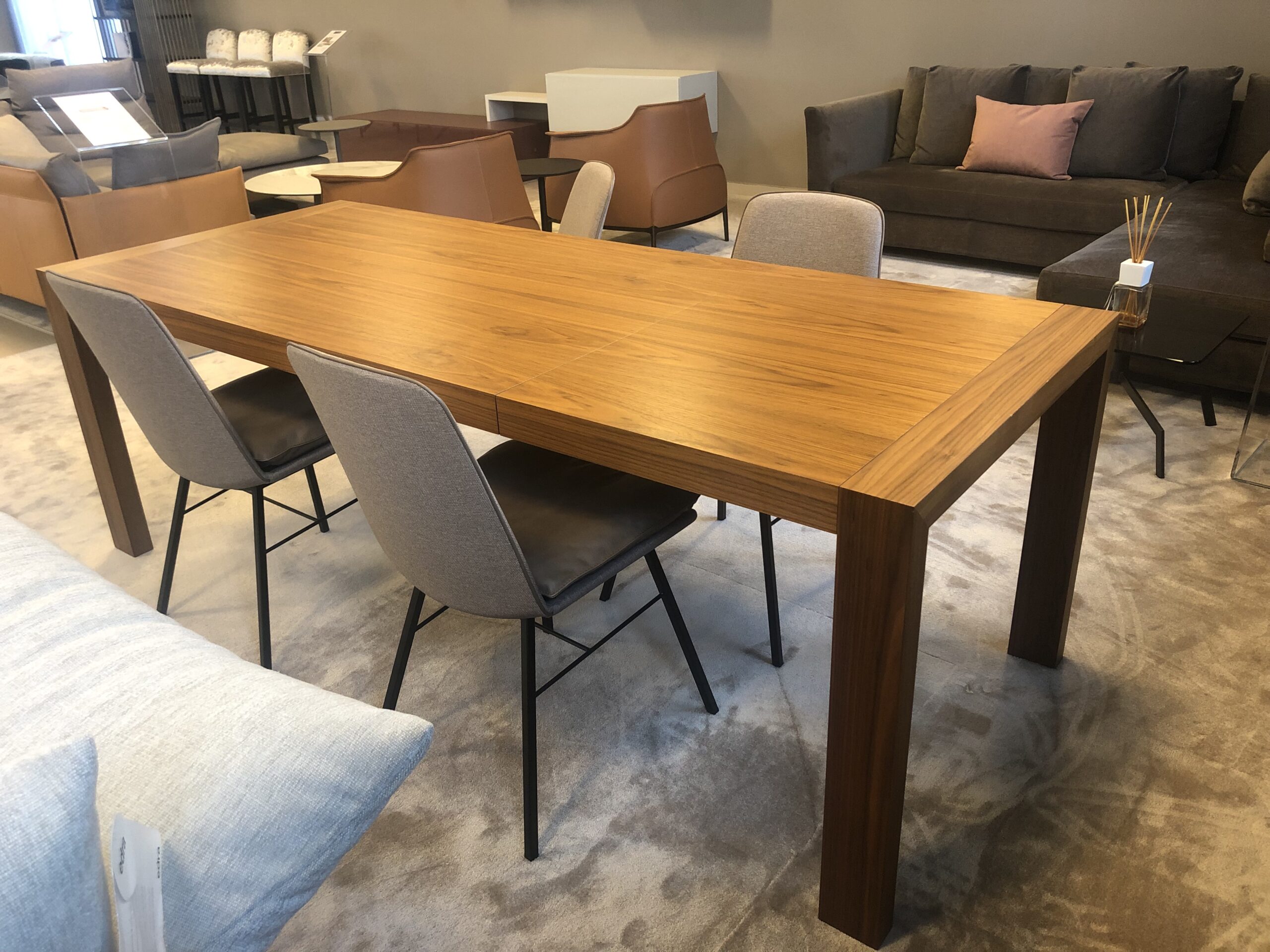 Axida, jedálenský stôl s rozťahom