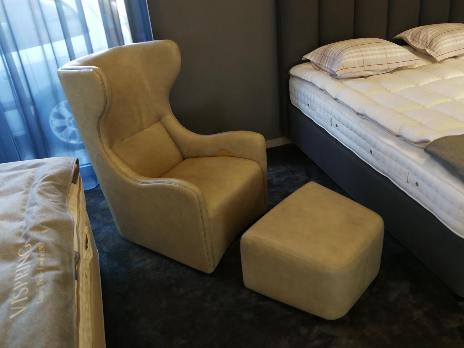 Sveva, kreslo a taburet