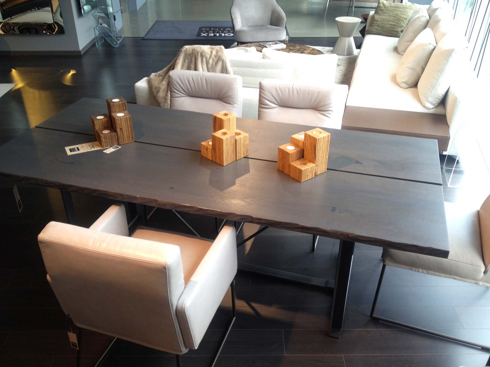 Artus, jedálenský stôl