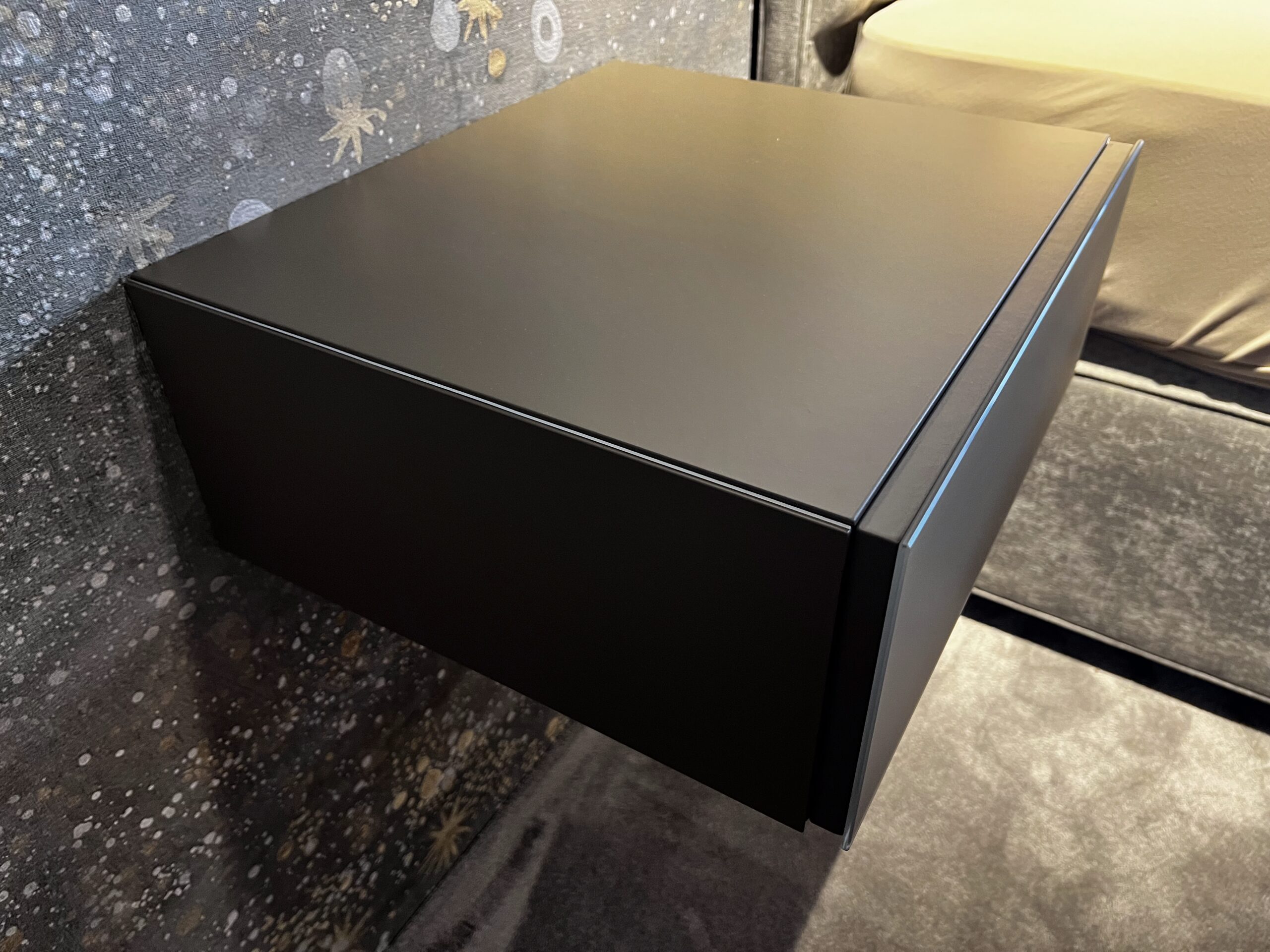 LAGO Nočný stolík